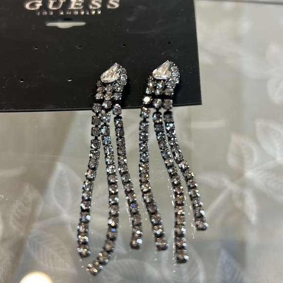 Ladies Guess Earrings. - Picture 3 of 4